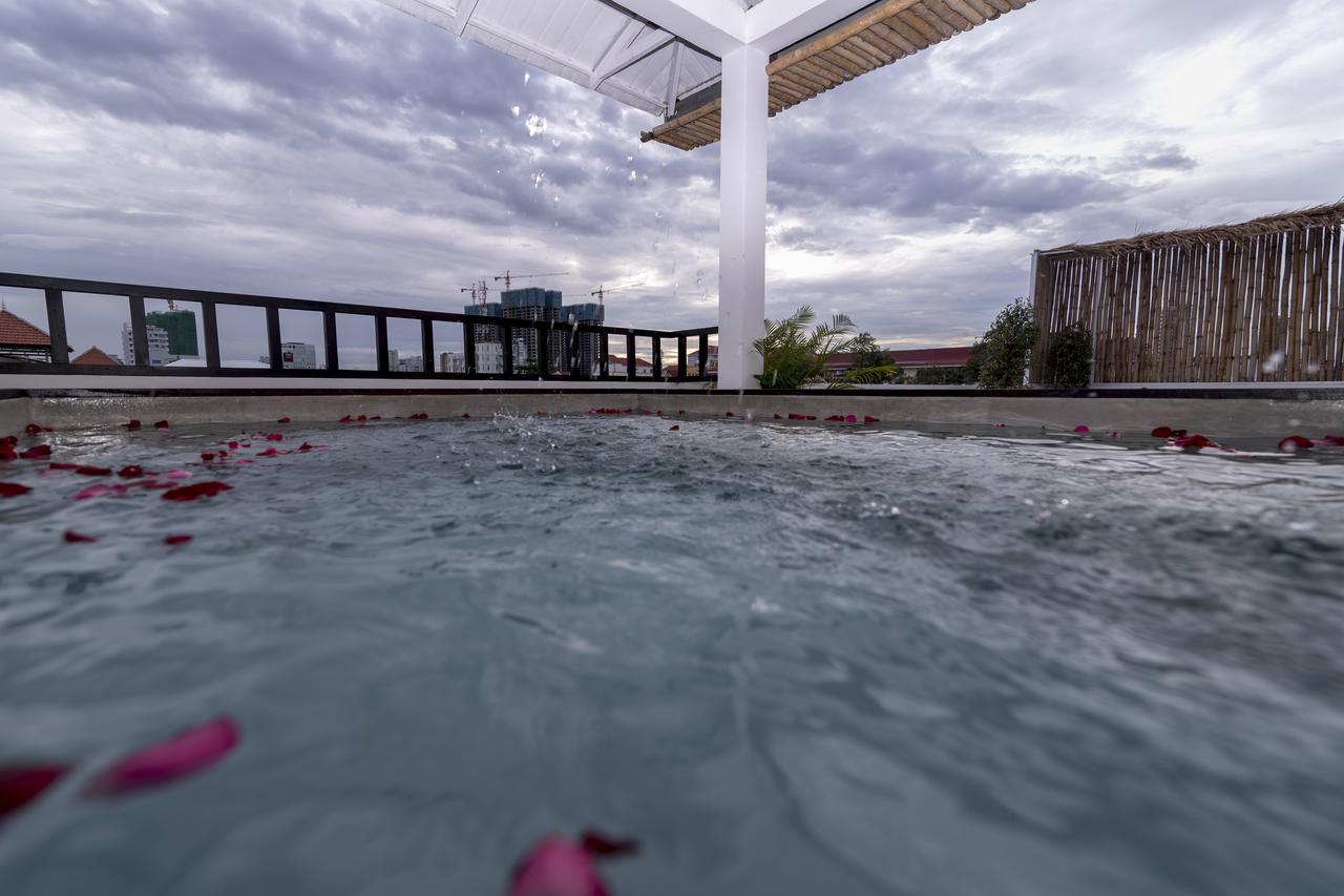 Hotel De L'Homme Phnom Penh Zewnętrze zdjęcie