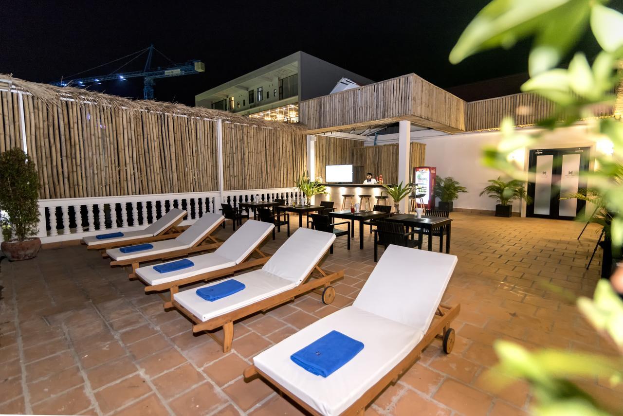 Hotel De L'Homme Phnom Penh Zewnętrze zdjęcie